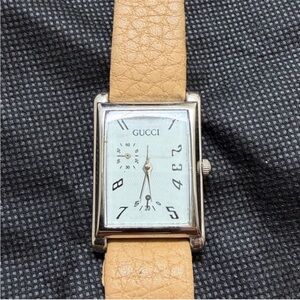 Authentic Men/Woman Gucci Silver Watch with Original Tan Strap - Works Great!